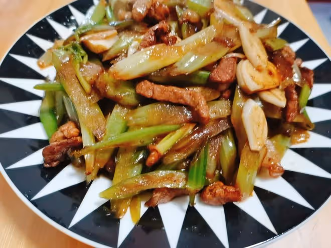 家常菜——芹菜炒肉