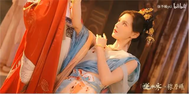 張予曦首次挑戰一人分飾兩角,中式新娘和西域美人共舞,網友看呆