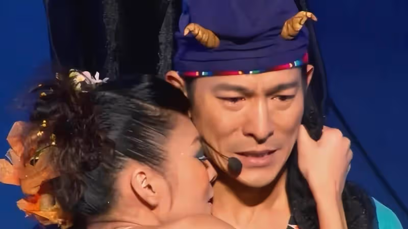 她陪了劉德華25年,42歲仍未婚,眼睜睜看著心愛的他娶了別人