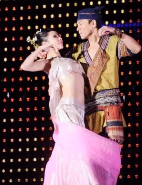 她陪了劉德華25年,42歲仍未婚,眼睜睜看著心愛的他娶了別人