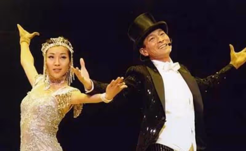 她陪了劉德華25年,42歲仍未婚,眼睜睜看著心愛的他娶了別人