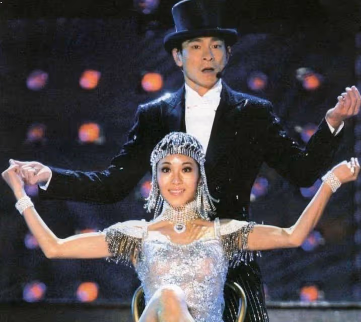 她陪了劉德華25年,42歲仍未婚,眼睜睜看著心愛的他娶了別人