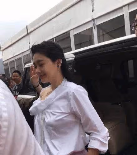 大S線下被拍,46歲「生圖」長這樣,網友:能理解為何再婚