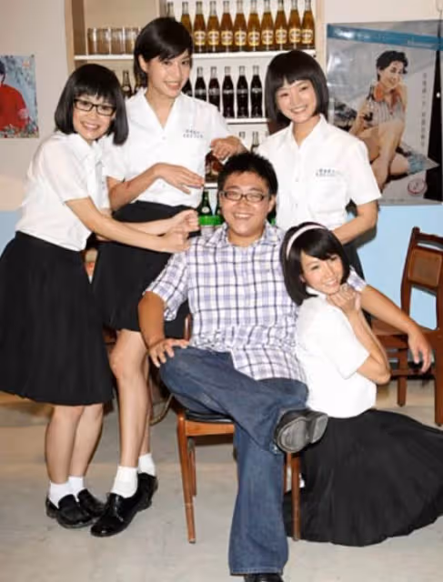 郝劭文4歲爆紅9歲隱退,千萬片酬被父母敗光,如今「靠直播30天做到3.3億」,大起大落看盡人間冷暖