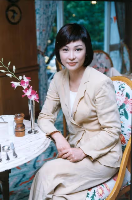高材生愛女曝光!《我愛紅娘》主持人心疼「女兒遭繼母動手」接回砸千萬栽培 「今從名校畢業」自豪喊:媽可休息了