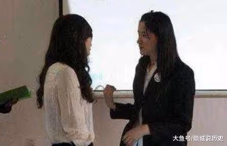 女面試官: 我來大姨媽,你能幫我接杯熱水嗎?男子「機智應答」竟被當場錄用