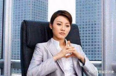 女面試官: 我來大姨媽,你能幫我接杯熱水嗎?男子「機智應答」竟被當場錄用