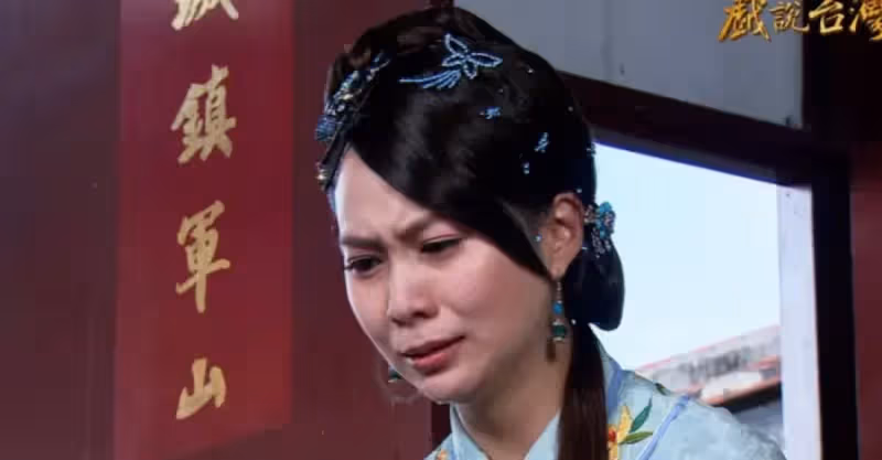 女星被發現「捷運出口擺攤」大方坦承：擺了10個月，「扛四口家計」每月只花1萬5：知足過活