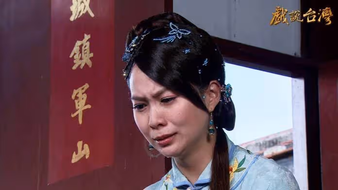 女星被發現「捷運出口擺攤」大方坦承：擺了10個月，「扛四口家計」每月只花1萬5：知足過活