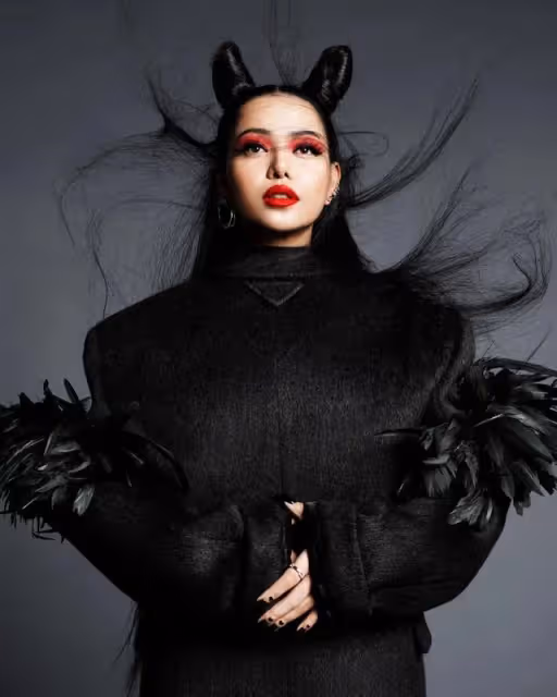 菲律賓裔女歌手想左右逢源，最終被 Cardi B 揭發