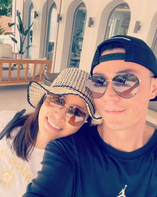林心如曬泳裝照露好身材 與霍建華罕見自拍