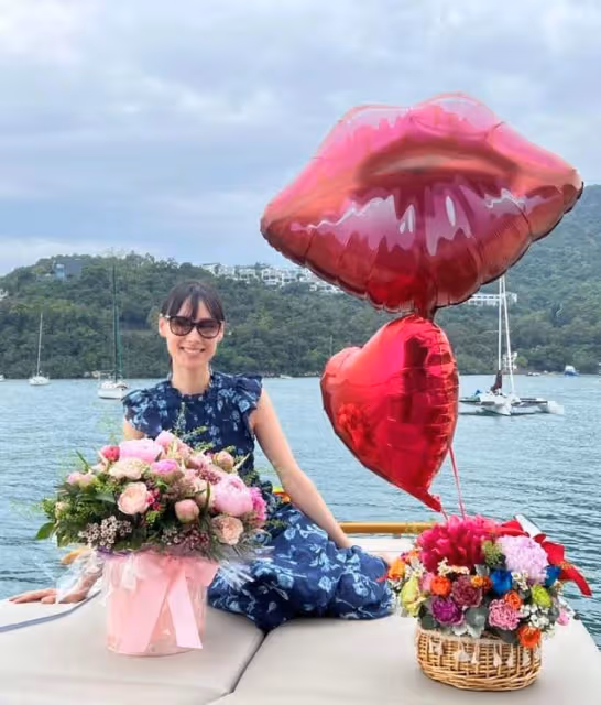 梁洛施素顏似少女,久居李澤楷豪宅生活優渥