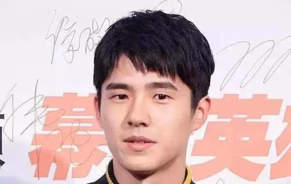 明星無修圖：趙麗穎憔悴、蔣欣顯老、楊冪豐滿變胖、鹿晗完全認不出，最厲害的就是迪麗熱巴了