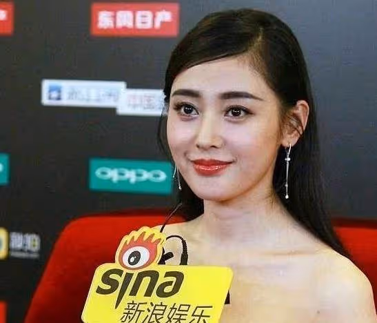 明星無修圖:趙麗穎憔悴、蔣欣顯老、楊冪豐滿變胖、鹿晗完全認不出,最厲害的就是迪麗熱巴了