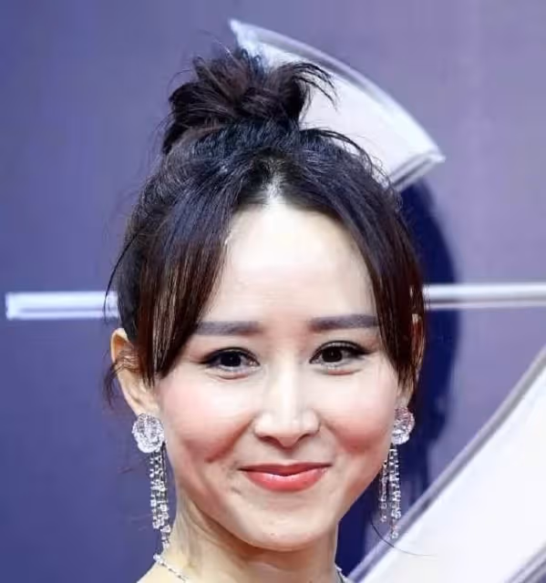 明星無修圖:趙麗穎憔悴、蔣欣顯老、楊冪豐滿變胖、鹿晗完全認不出,最厲害的就是迪麗熱巴了