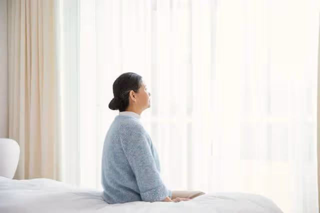 「婆婆癱瘓到底該兒媳還是女兒伺候?」兒子照顧一個月,提出復婚