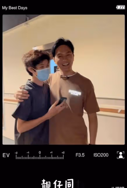 袁詠儀帶兒子魔童探班老公張智霖,一家三口開香檳慶節日超幸福