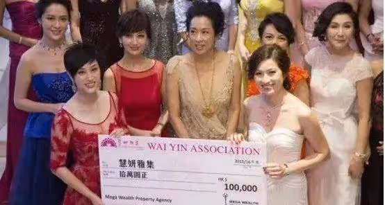 官宣！老公不忠誠，模範賢妻閃嫁百億好友！