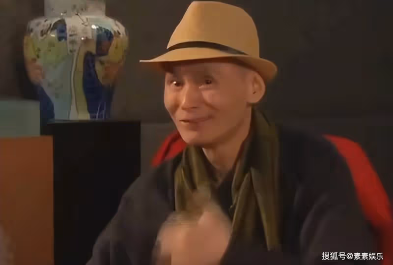 劉家輝坐輪椅參觀TVB,老友相見激動落淚,王喜抱著他坐上車