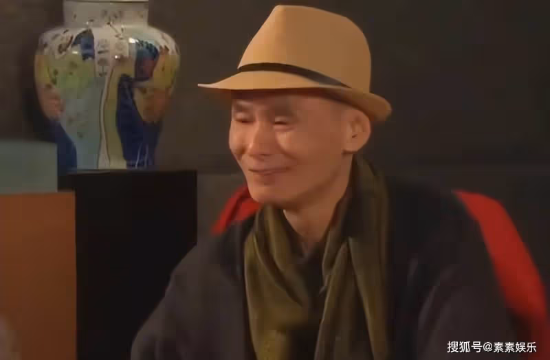 劉家輝坐輪椅參觀TVB,老友相見激動落淚,王喜抱著他坐上車