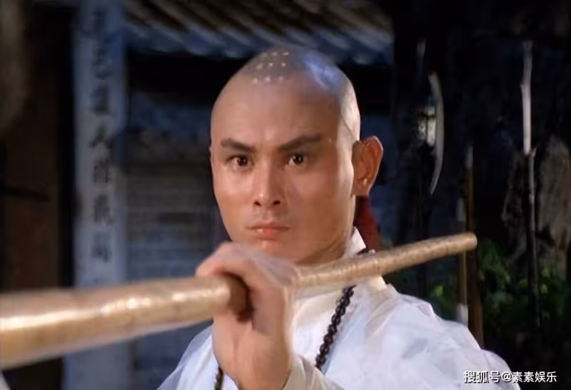 劉家輝坐輪椅參觀TVB,老友相見激動落淚,王喜抱著他坐上車