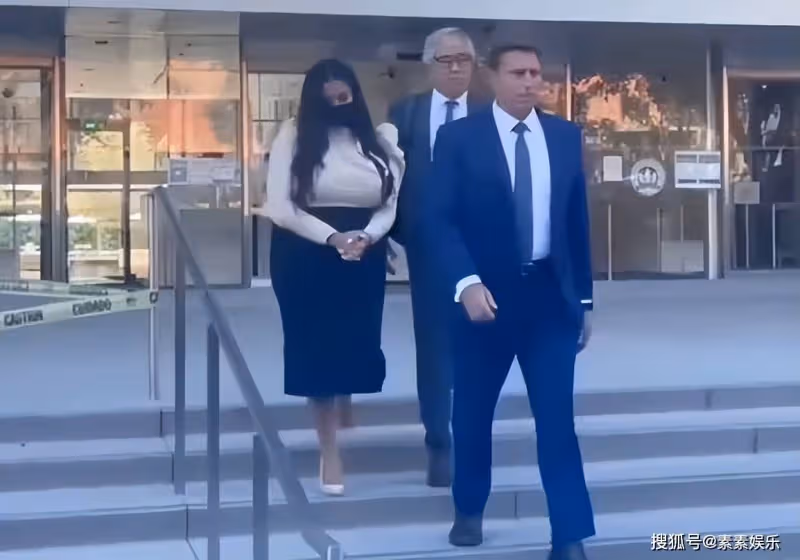 瓦妮莎被眾多男士追求,馬龍花千萬購買豪宅,她曾獨自開豪車外出