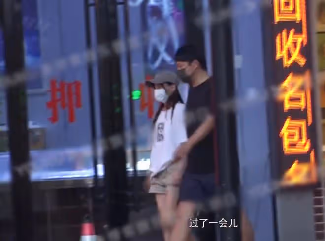 潘粵明獲緋聞女友探班！女方穿短褲大秀美腿，被曝已戀愛同居4年