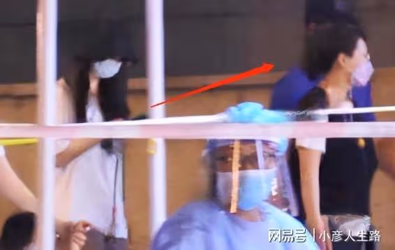 吳奇隆探班劉詩詩引爭議！間隔3米未十指相扣，疑步孫怡子健後塵