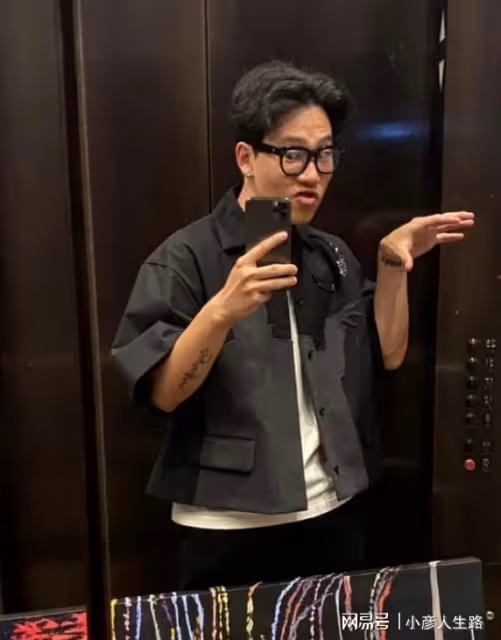 陳坤兒子近照曝光,穿6千短袖胳膊紋身搶鏡,生母不詳被疑是養子