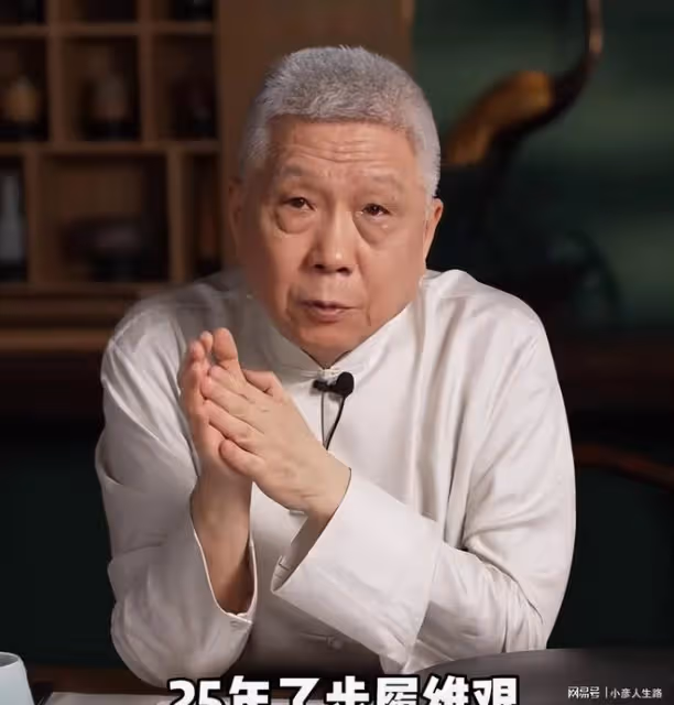 相聲演員于謙現身馬未都直播間,4萬人圍觀,238元的茶杯瞬秒