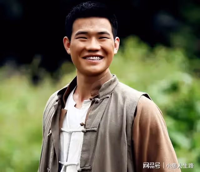 謝孟偉：靠演《小兵張嘎》走紅，因扮關羽被網友吐槽