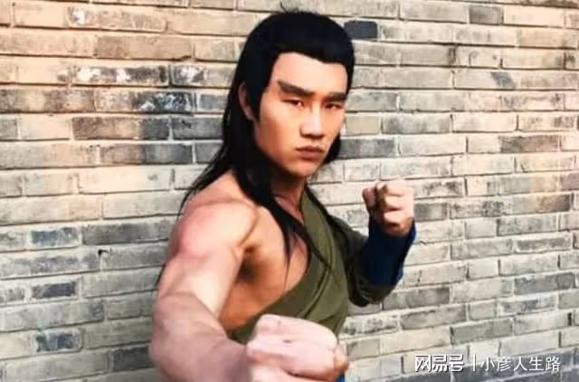 謝孟偉：靠演《小兵張嘎》走紅，因扮關羽被網友吐槽