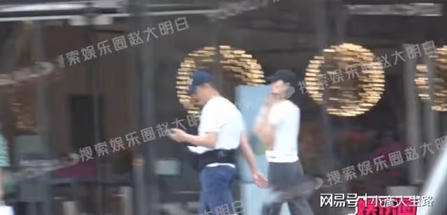 婚姻甜蜜,李亞鵬海哈金喜一起逛街,寶寶很可愛!