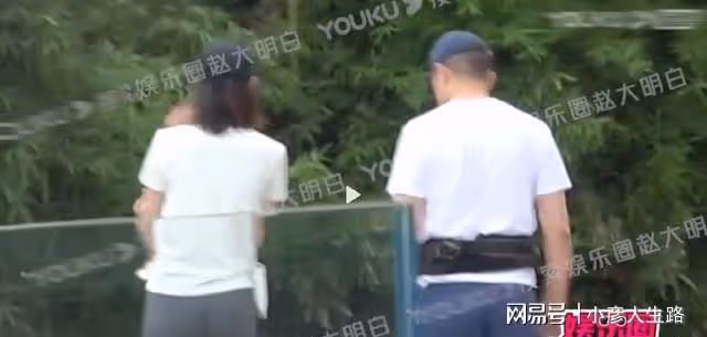 婚姻甜蜜,李亞鵬海哈金喜一起逛街,寶寶很可愛!