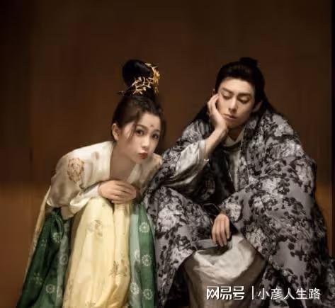 王鶴棣虞書欣直播發生爭吵,與李雪琴同乘車回家,疑似戀情曝光