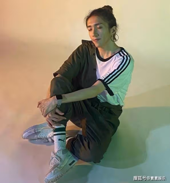 紅館傷者癱瘓後女友再次表態：發情侶畫片守護男友，陪伴他治療