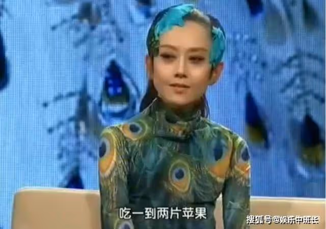 62歲楊麗萍滿臉皺紋，為何還在裝嫩？為了藝術，她放棄成為母親