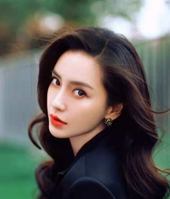 黃曉明被質疑不關心孩子，楊穎被網友吐槽太過溺愛，花錢大手大腳