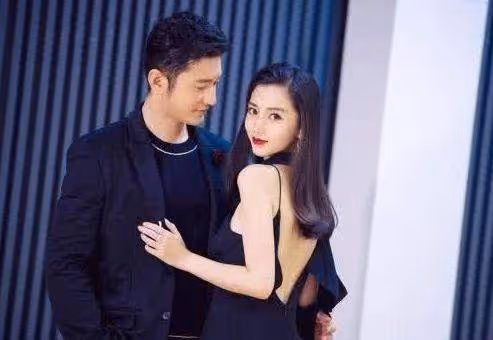 黃曉明帶娃被質疑,看來還是楊穎的專注度比較高