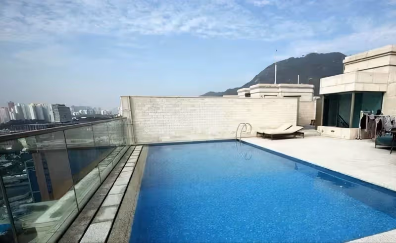 李澤楷豪送前女友港姐郭嘉文的半山別墅曝光，超大空中游泳池，市值早過億，網友：這樣的分手禮物羨慕了