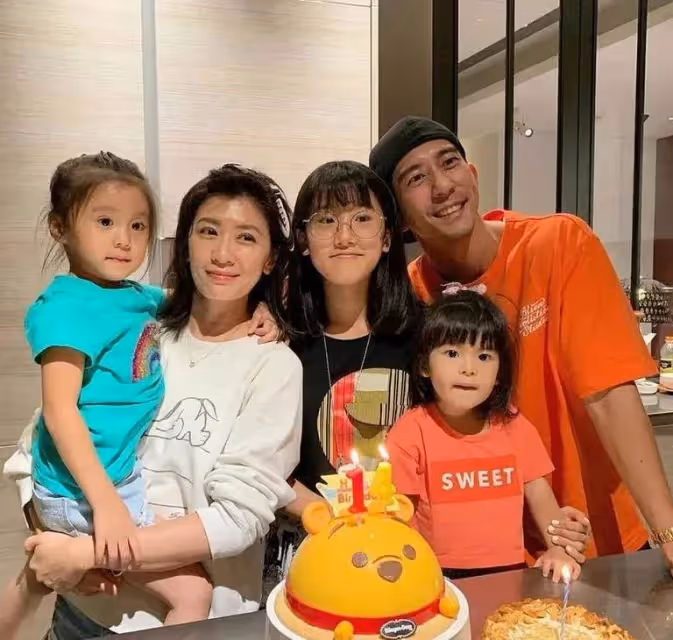 賈靜雯為女兒慶祝7歲生日,咘咘等比例長大,繼承爸媽高顔值,雙眼漂亮到讓人嫉妒