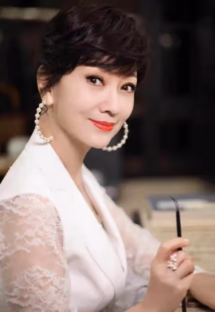64歲小青陳美琪罕見曬合影,《新白娘子傳奇》開播30周年,素顏上鏡不怕皺紋,網友:想念兩位女神