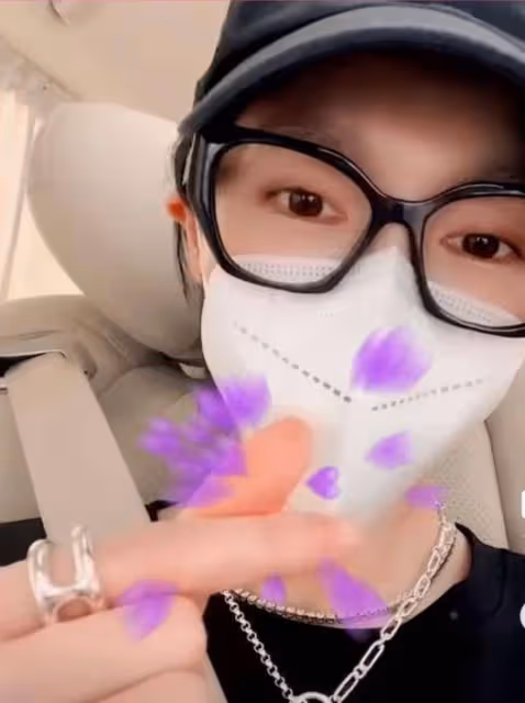 唐嫣線下活動延期舉行，本人曬照為粉絲團慶生，進組計劃也有眉目
