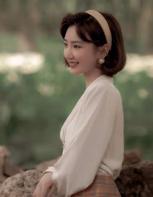 毛曉彤復古造型美出新高度,滿臉膠原蛋白超減齡,心動了不止一下