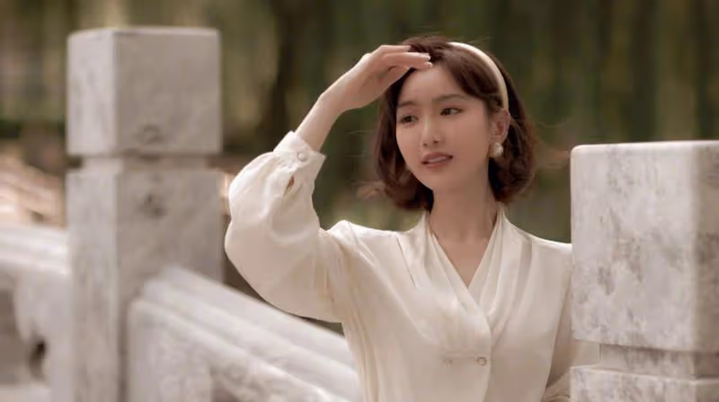 毛曉彤復古造型美出新高度,滿臉膠原蛋白超減齡,心動了不止一下