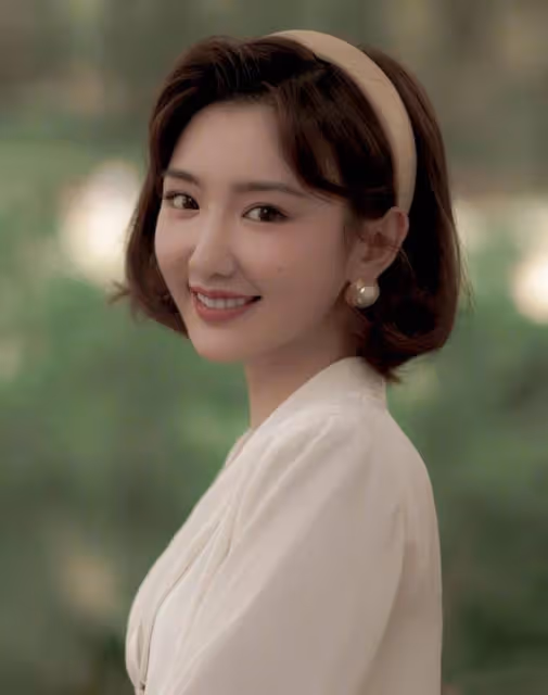 毛曉彤復古造型美出新高度,滿臉膠原蛋白超減齡,心動了不止一下