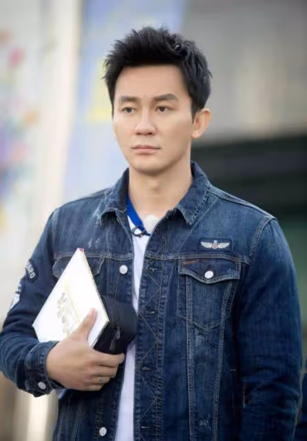 李晨空降小楊哥直播間,《奔跑吧》結束後無通告,全力發展副業