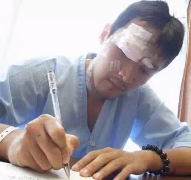 永生無法釋懷！當時「一個決定」讓她丟了命救下胡歌　為紀念「胡歌捐30所學校」名字藏洋蔥