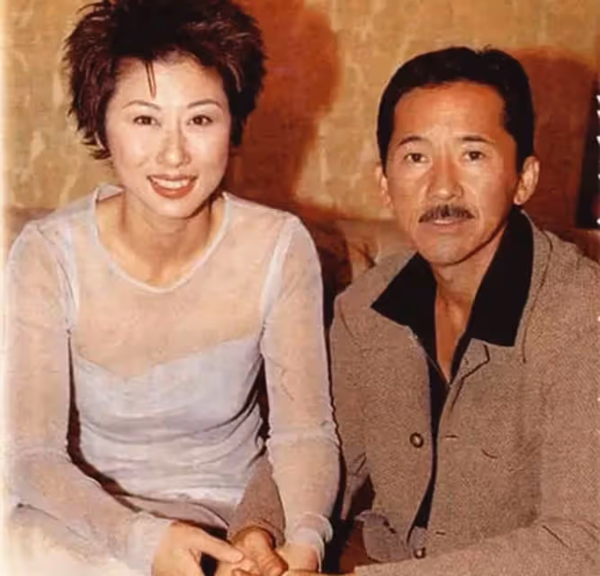 滿頭白髮出鏡!葉倩文爬滿皺紋也時髦 穿素衣從容老去:希望大家接受