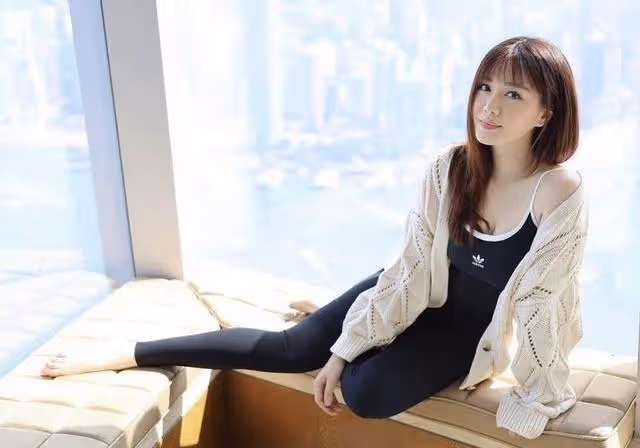 甜蜜！TVB知名金童玉女曬酒店比心合照，戀愛兩年已多次被傳結婚